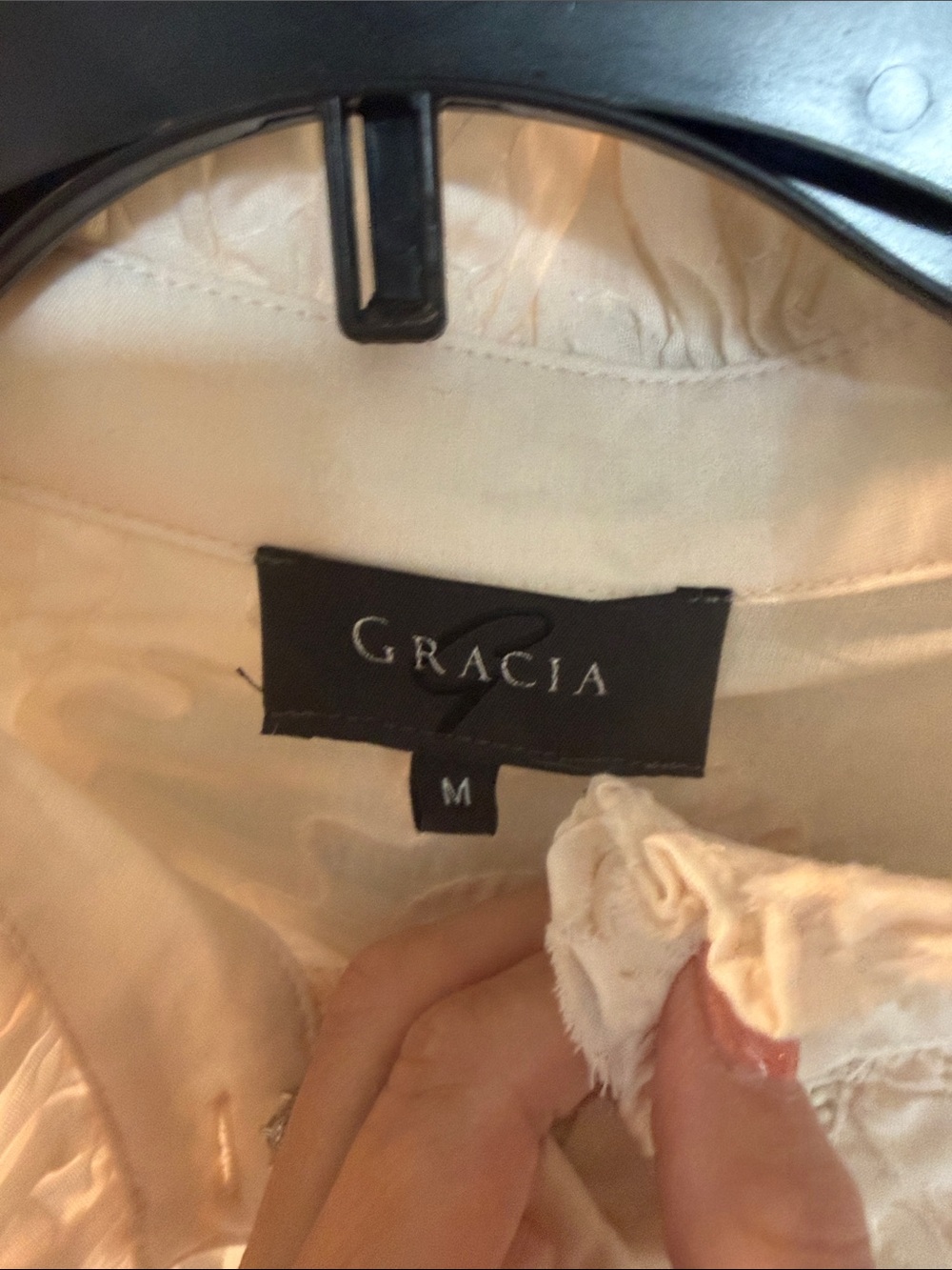 Gracia Soft cream Floral Appliqué Ruffled Collar Blouse - Picture 2 of 6